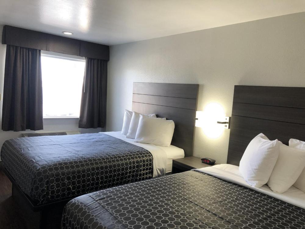 Queen Room with Two Queen Beds interior